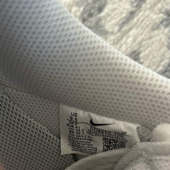 NWOT NIKE Air Force 1 '07 Sneakers- White W9.5/M8 - Picture 15 of 16